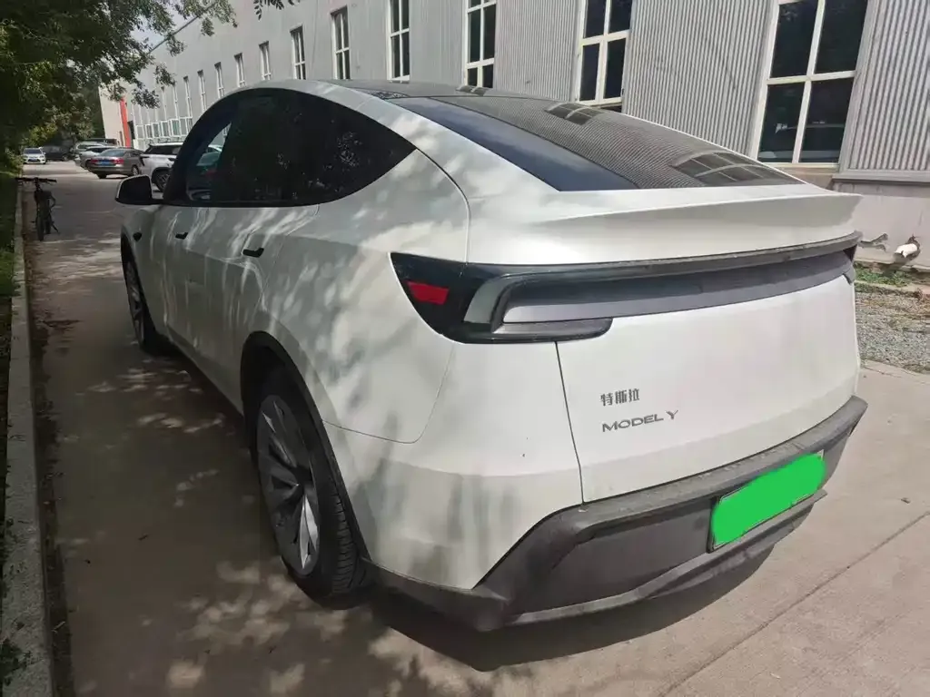 Tesla Model Y — фото 5