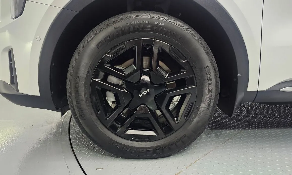 Kia Sorento — фото 8