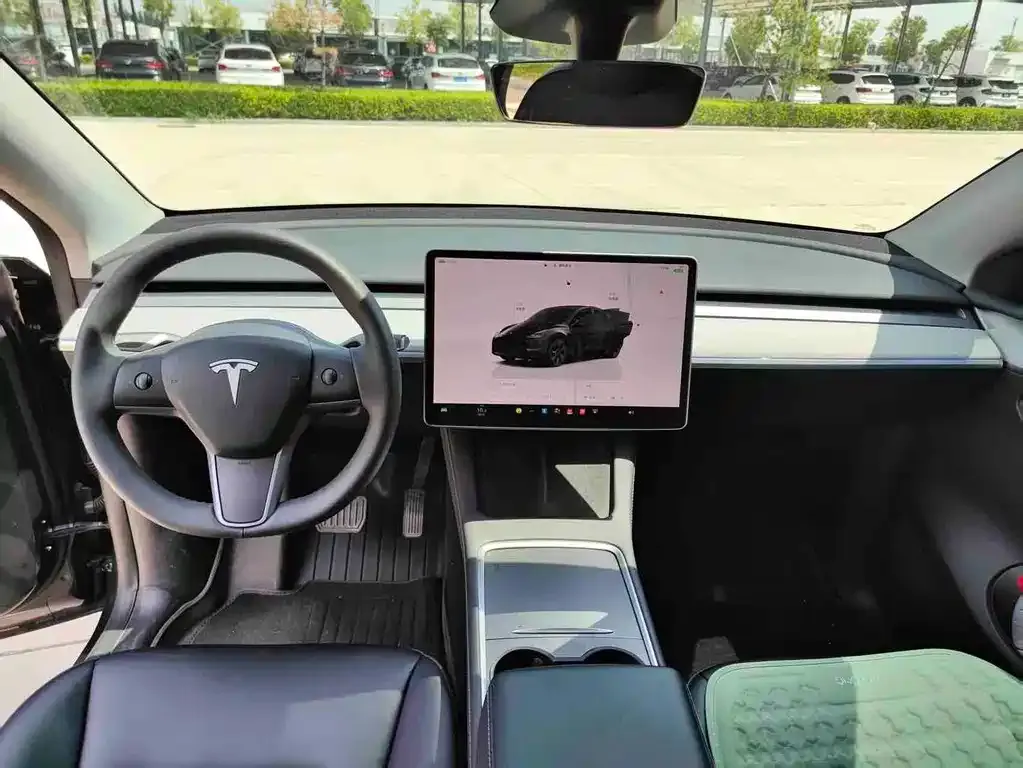 Tesla Model Y — фото 5