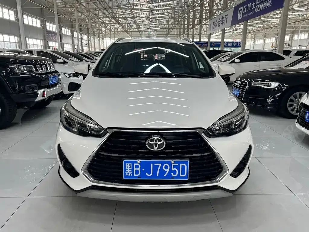 Toyota Yaris L — фото 5