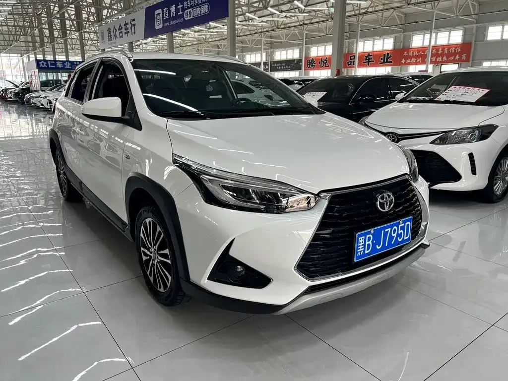 Toyota Yaris L — фото 3