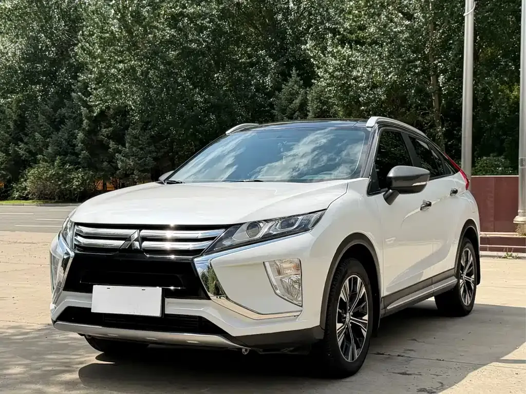 Mitsubishi Eclipse Cross — фото 1