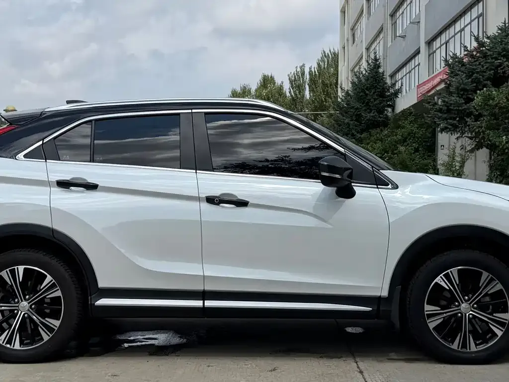 Mitsubishi Eclipse Cross — фото 3