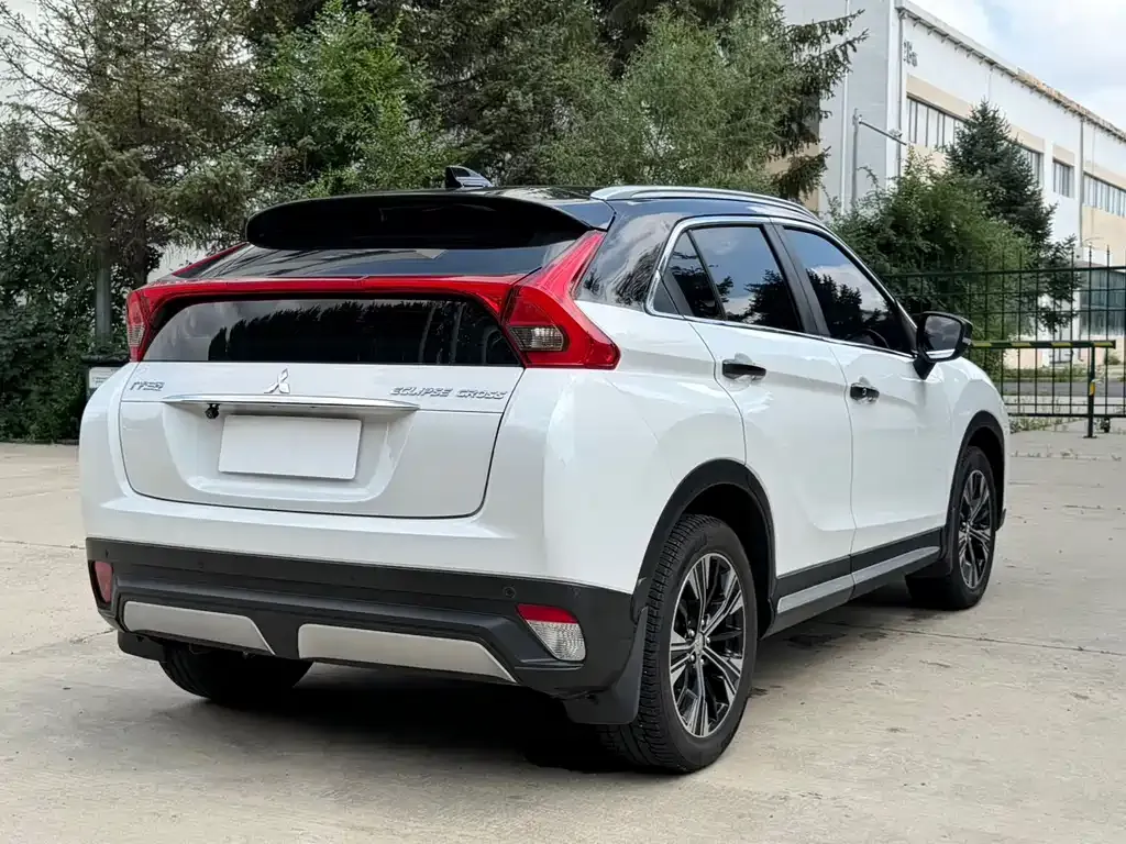 Mitsubishi Eclipse Cross — фото 8