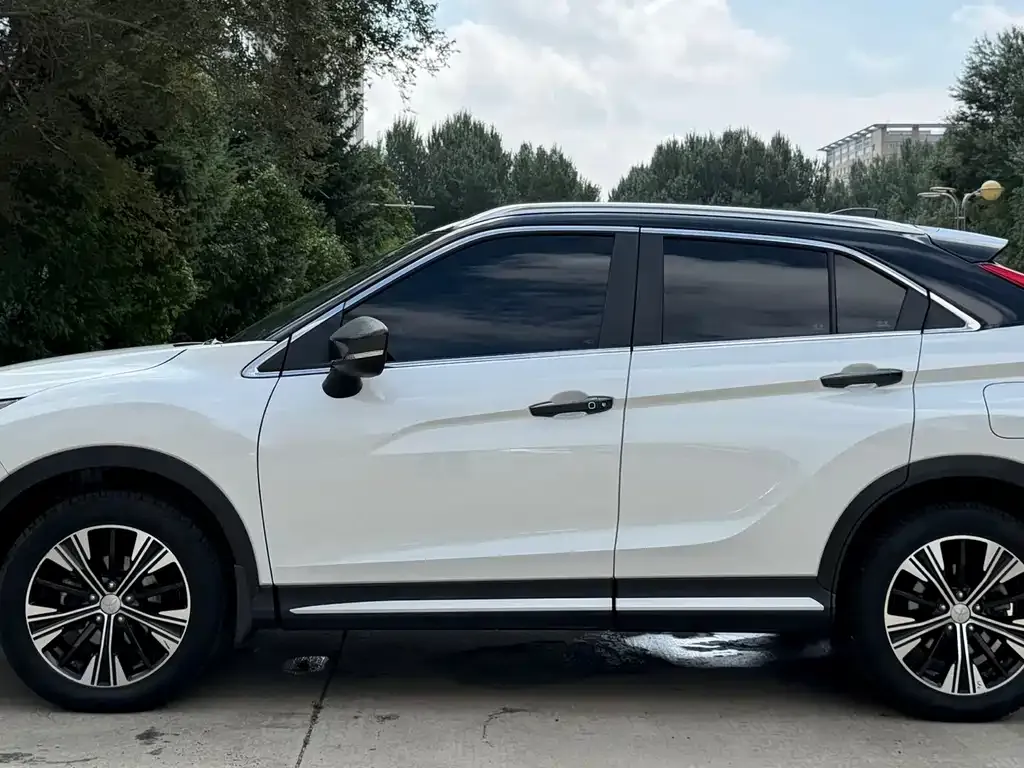 Mitsubishi Eclipse Cross — фото 9