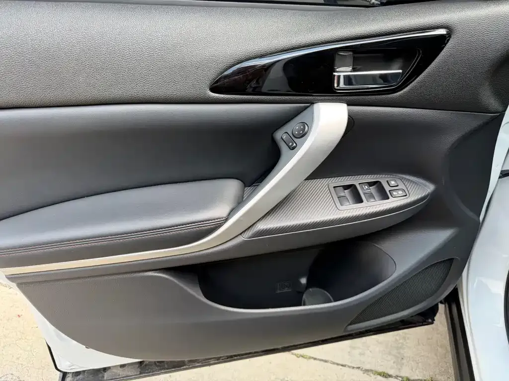 Mitsubishi Eclipse Cross — фото 10