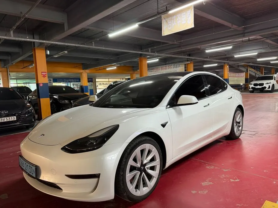 Tesla Model 3 — фото 1