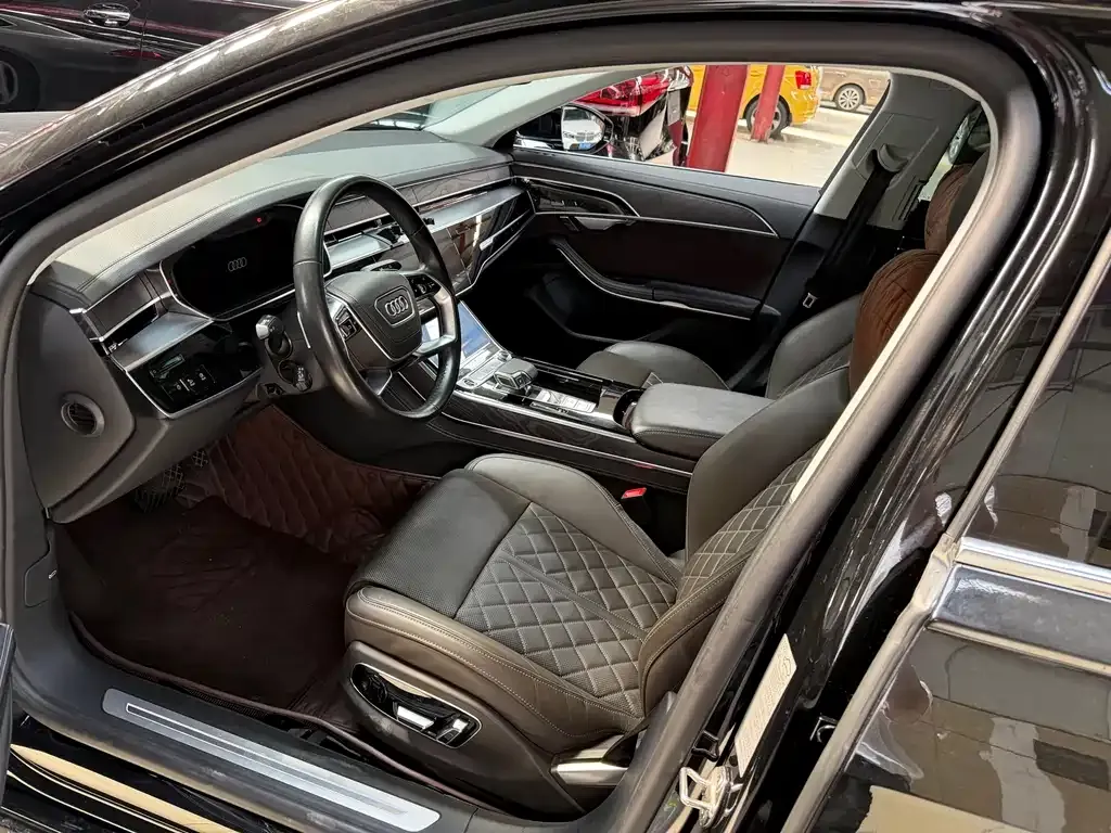 Audi A8 — фото 4