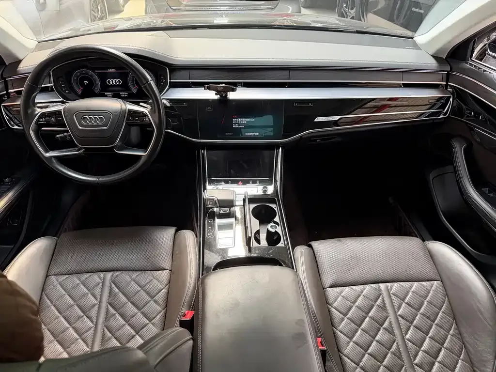 Audi A8 — фото 2