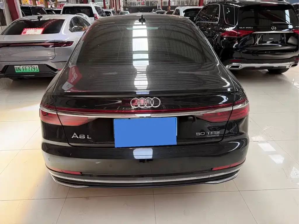 Audi A8 — фото 6