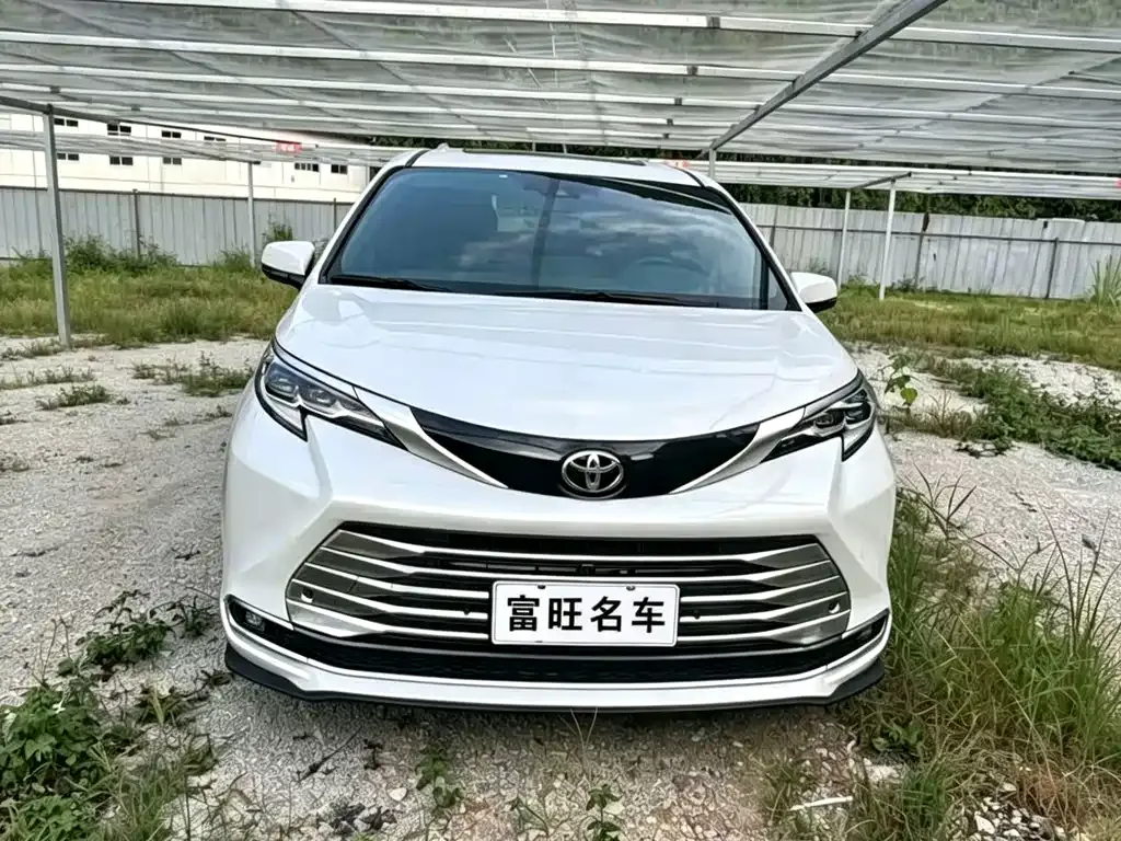 Toyota Sienna — фото 5