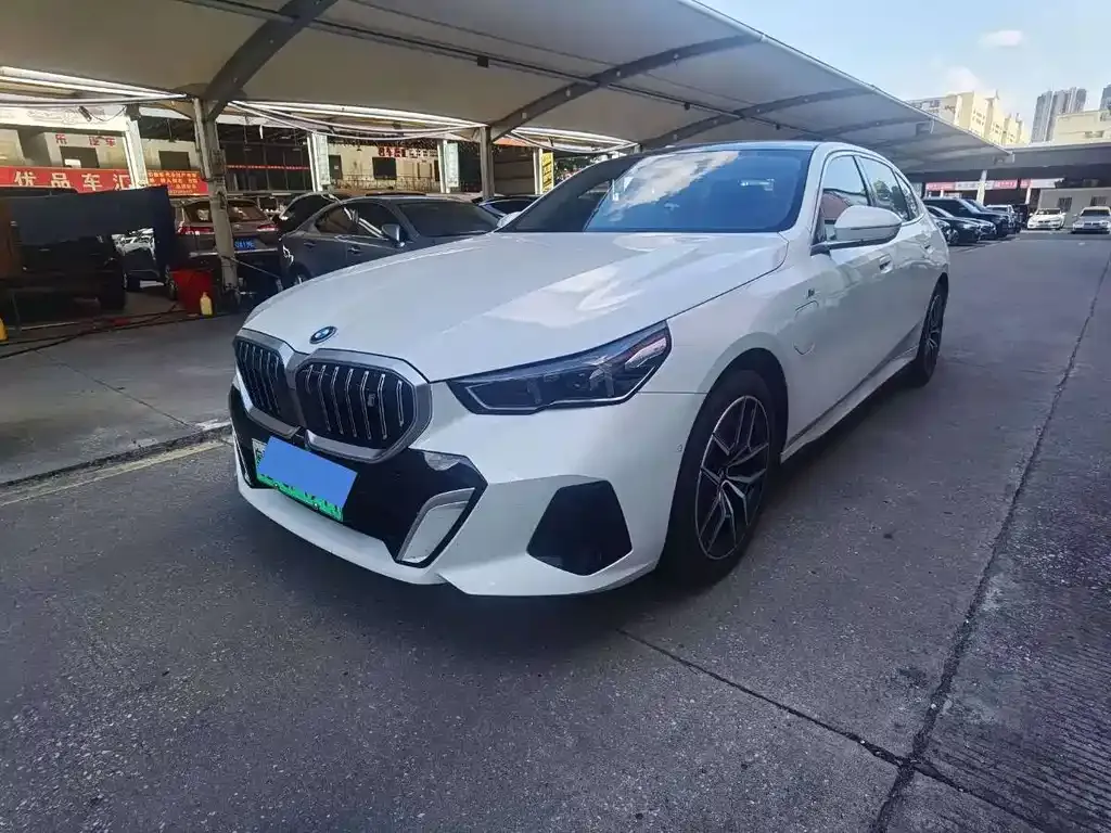 BMW i5 — фото 1