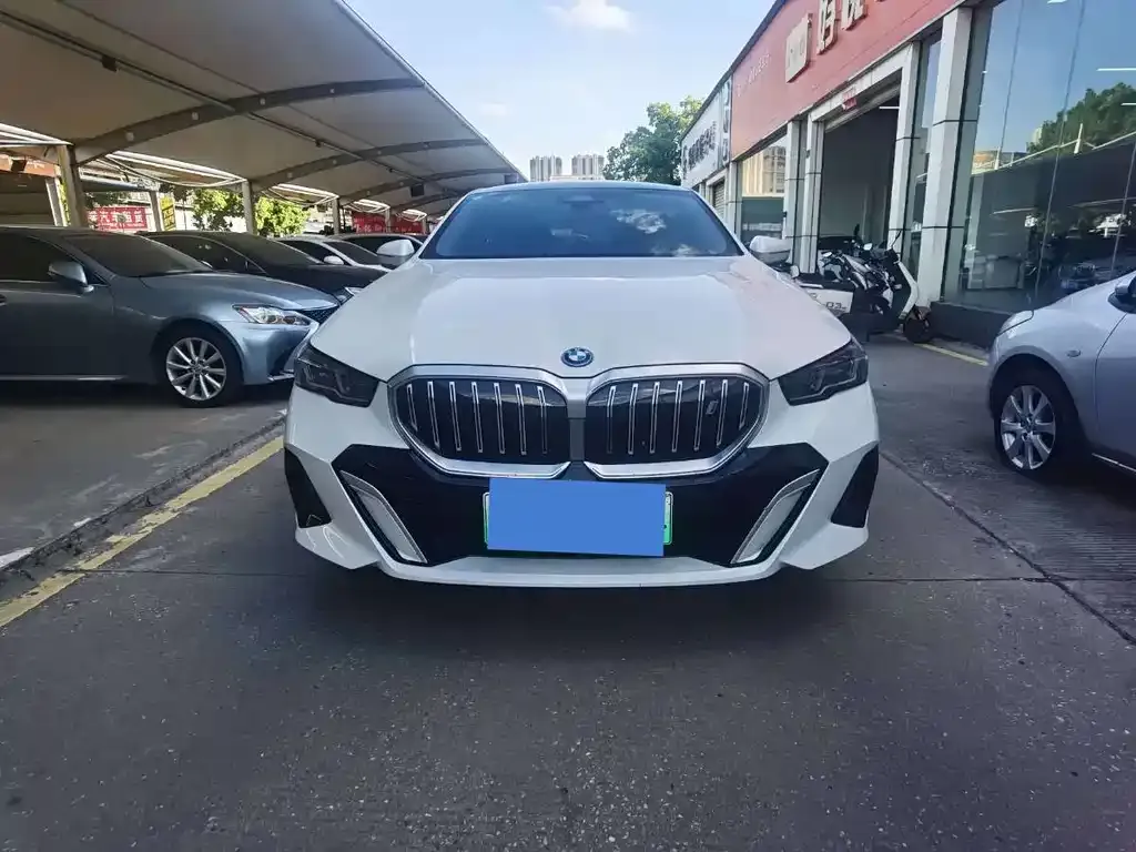BMW i5 — фото 9