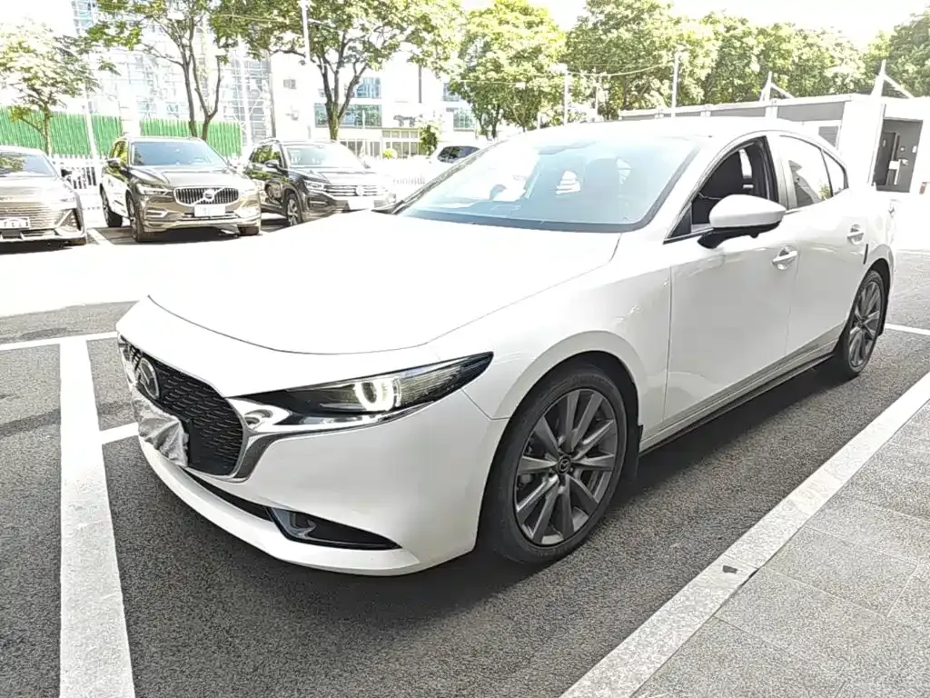 Mazda 3 Axela — фото 1