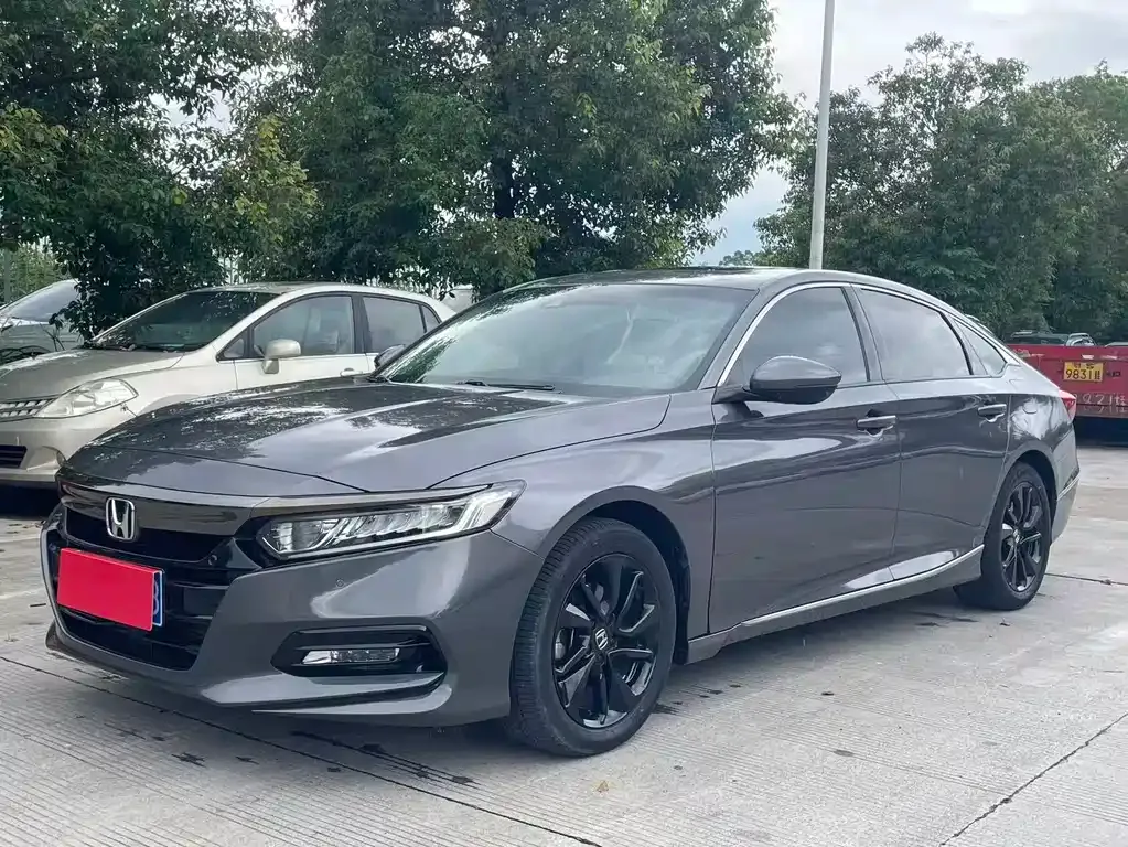 Honda Accord — фото 1