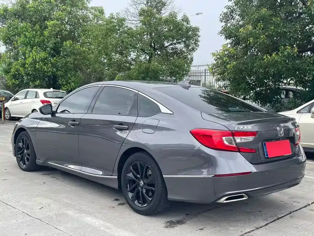 Honda Accord — фото 10