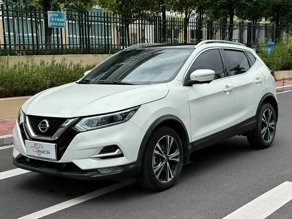 Nissan Qashqai — фото 1