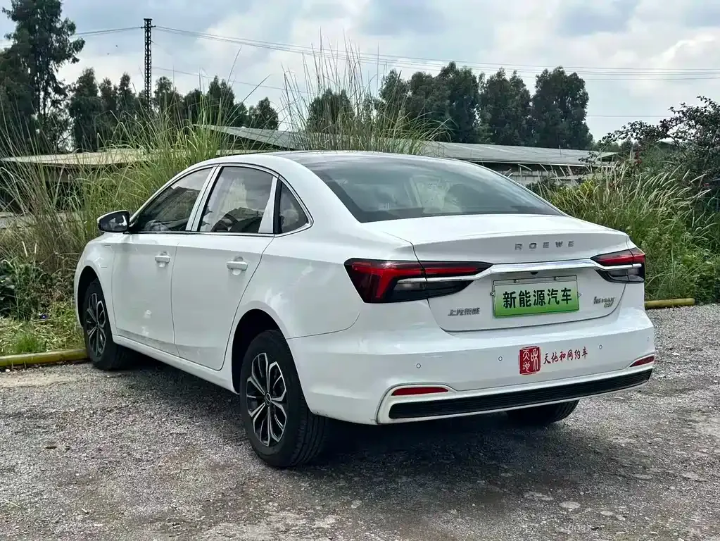 Roewe i6 MAX New Energy — фото 10