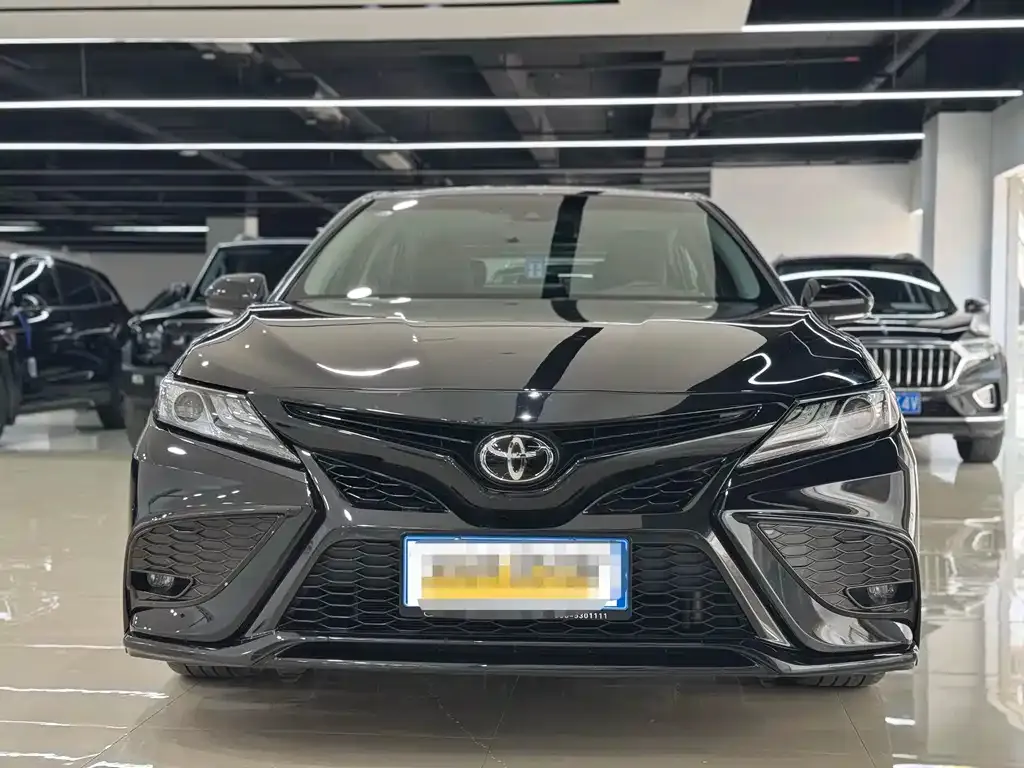 Toyota Camry — фото 5