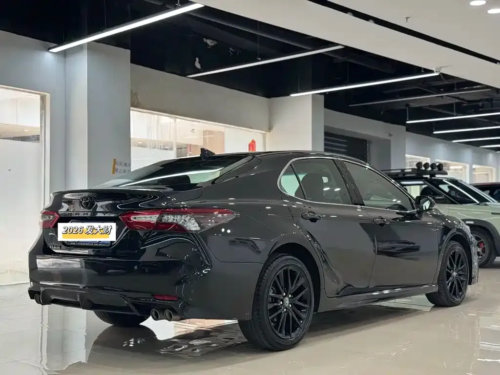 Toyota Camry — фото 9