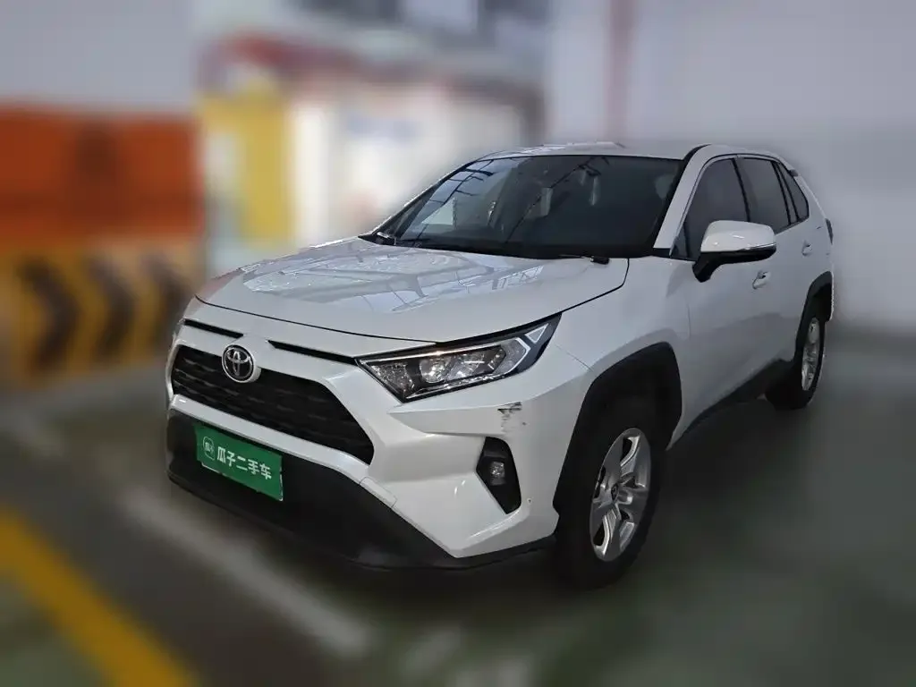 Toyota RAV4 — фото 1