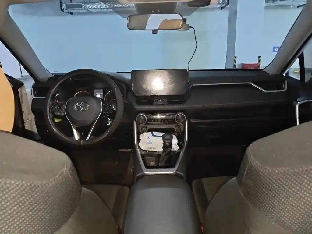Toyota RAV4 — фото 7