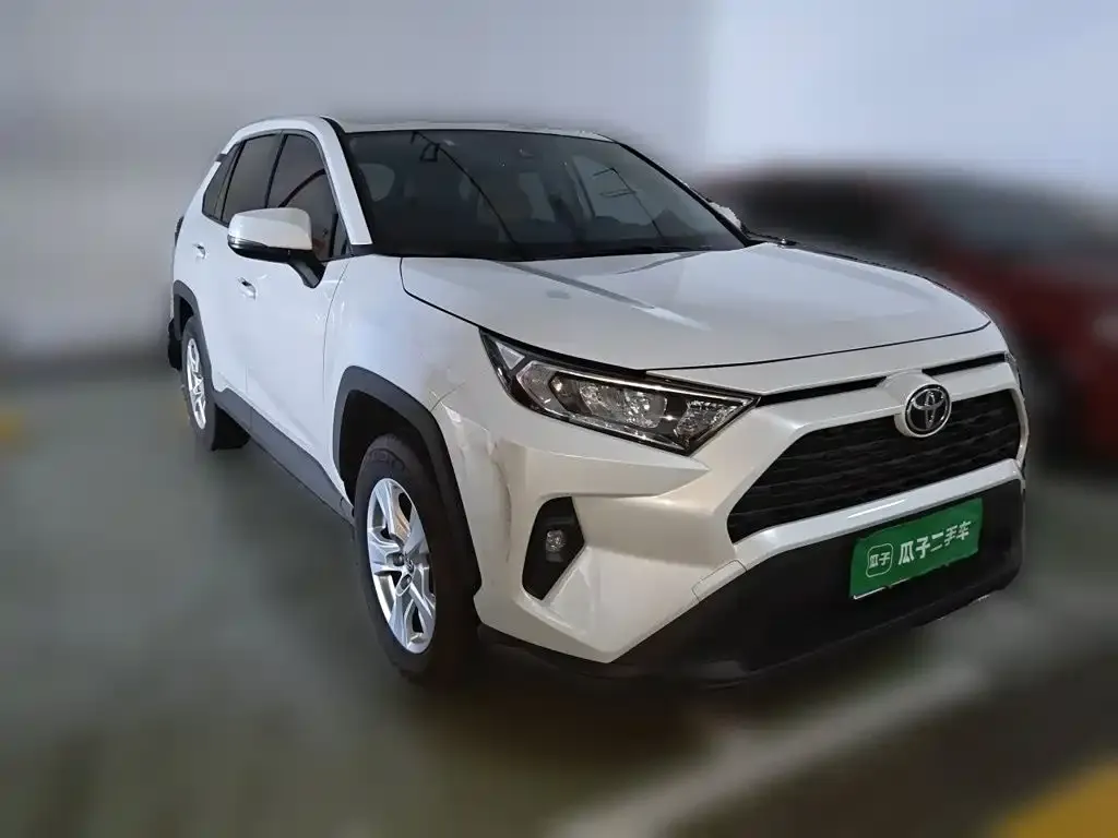 Toyota RAV4 — фото 3