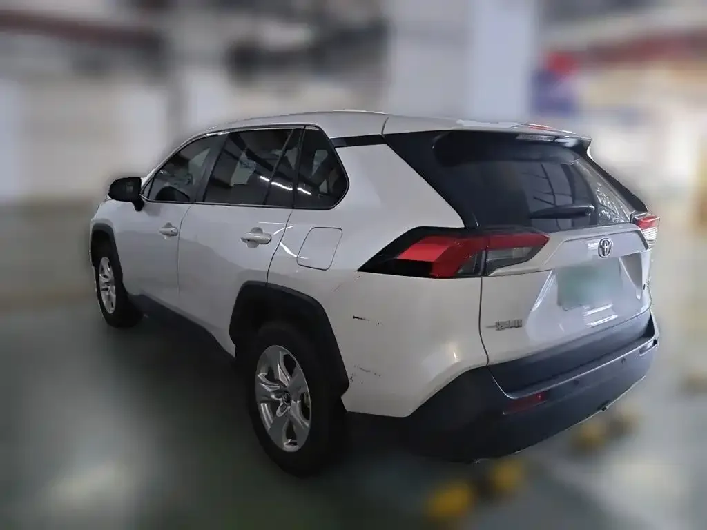 Toyota RAV4 — фото 4