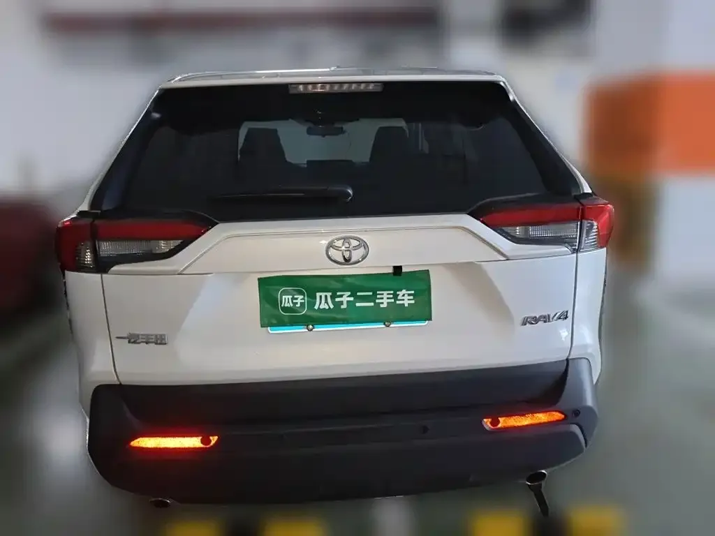 Toyota RAV4 — фото 9