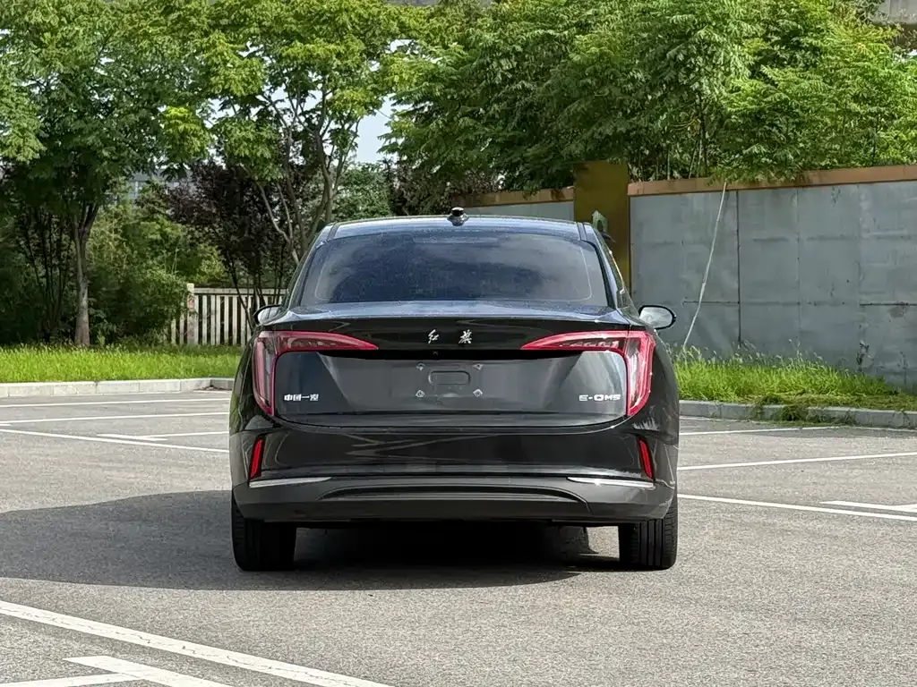 Hongqi E-QM5 — фото 8
