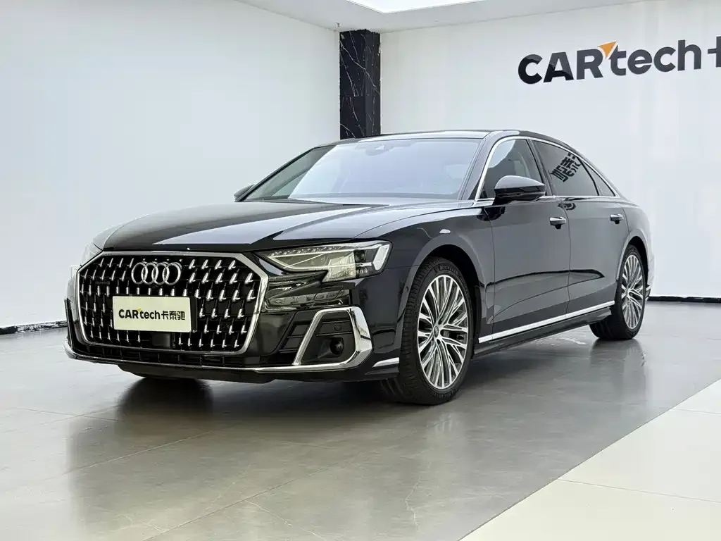 Audi A8 — фото 1