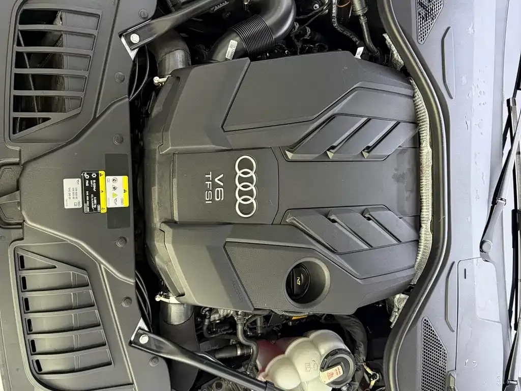 Audi A8 — фото 9
