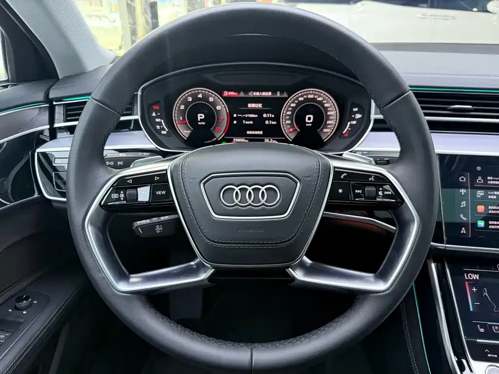 Audi A8 — фото 10