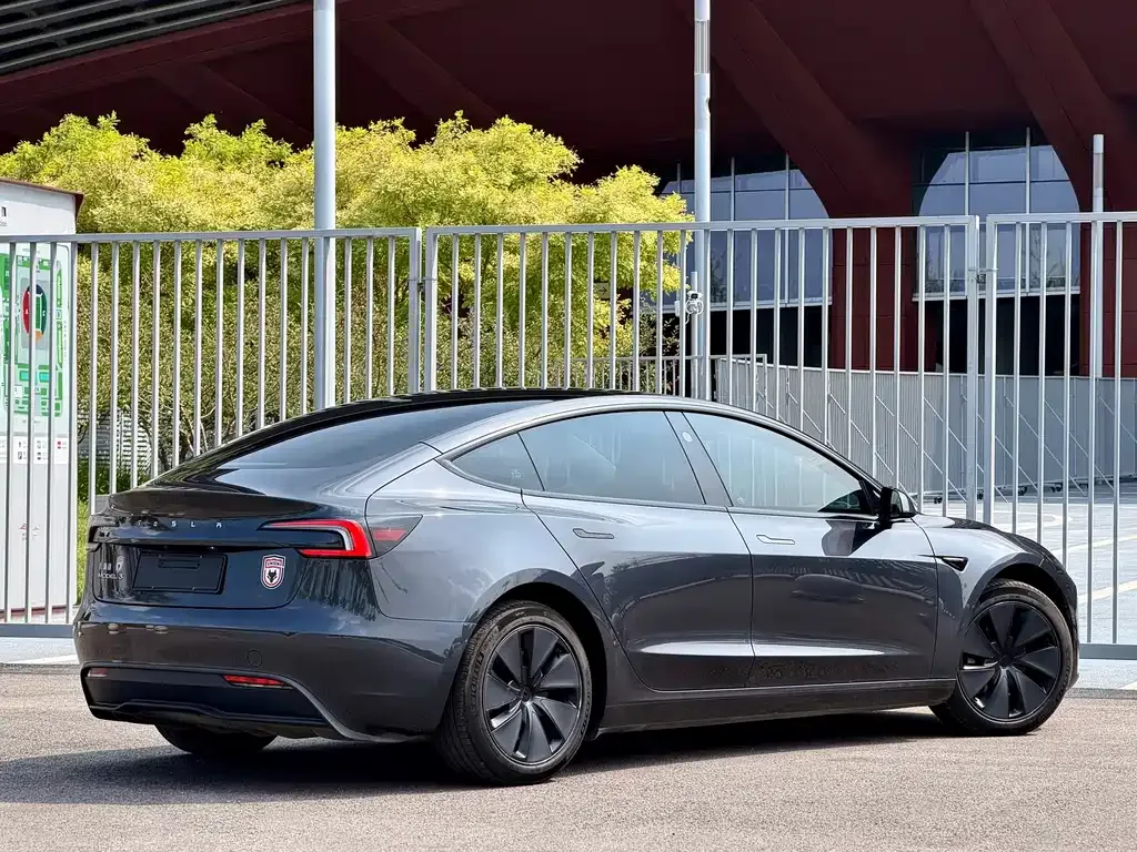 Tesla Model 3 — фото 6