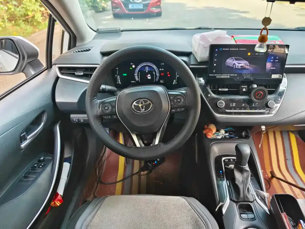 Toyota Corolla — фото 6