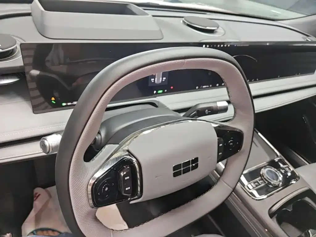 Geely Galaxy E8 — фото 10