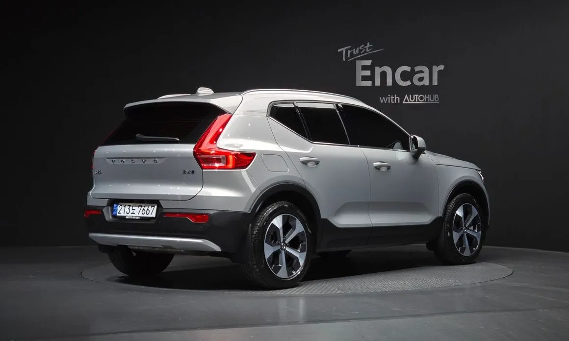 Volvo XC40 — фото 8