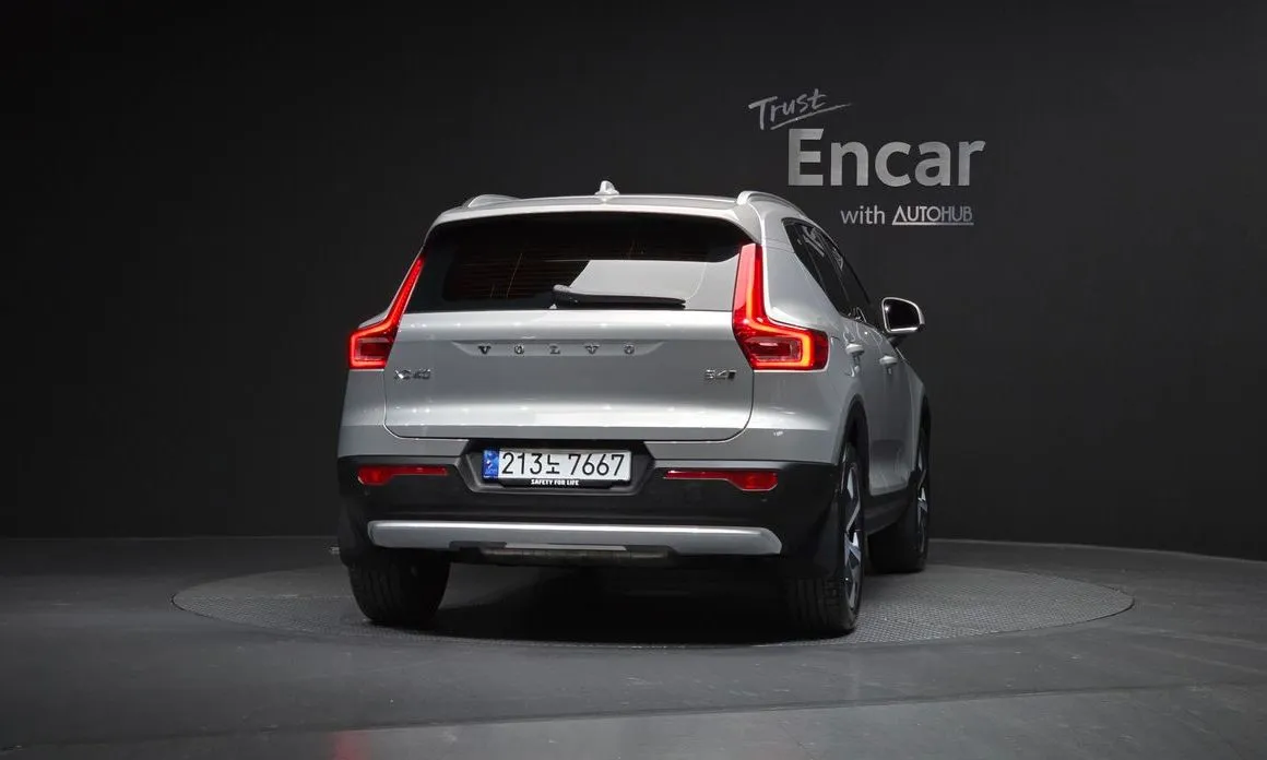 Volvo XC40 — фото 9