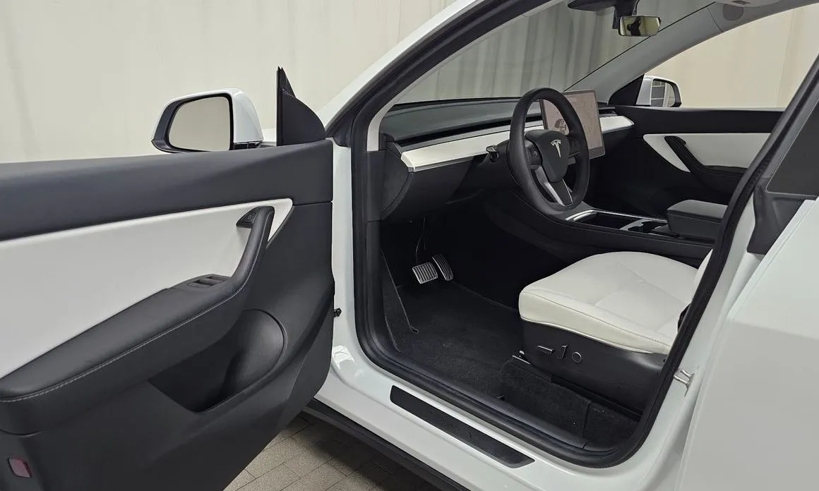 Tesla Model Y — фото 3