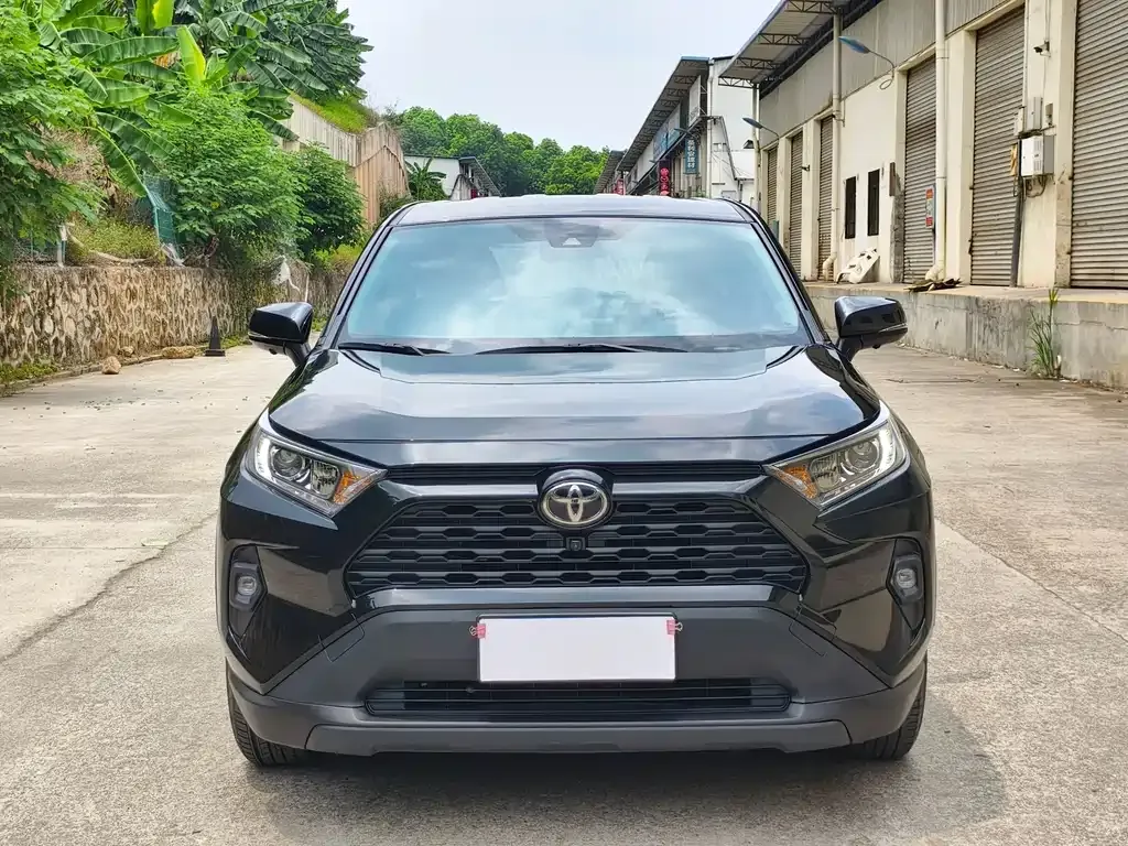Toyota RAV4 — фото 9