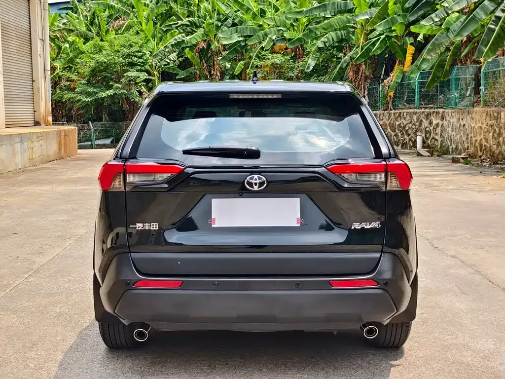 Toyota RAV4 — фото 2