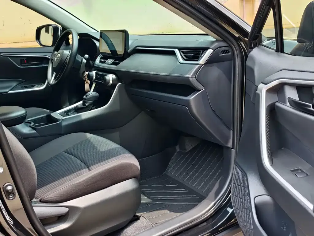 Toyota RAV4 — фото 4