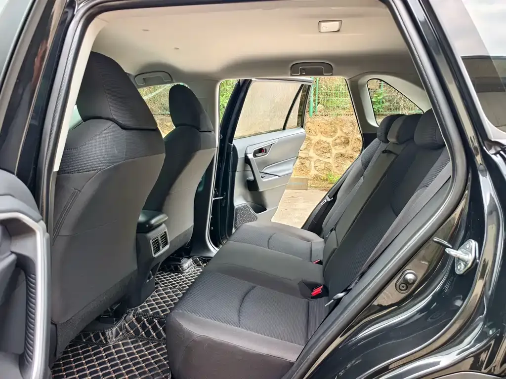 Toyota RAV4 — фото 3