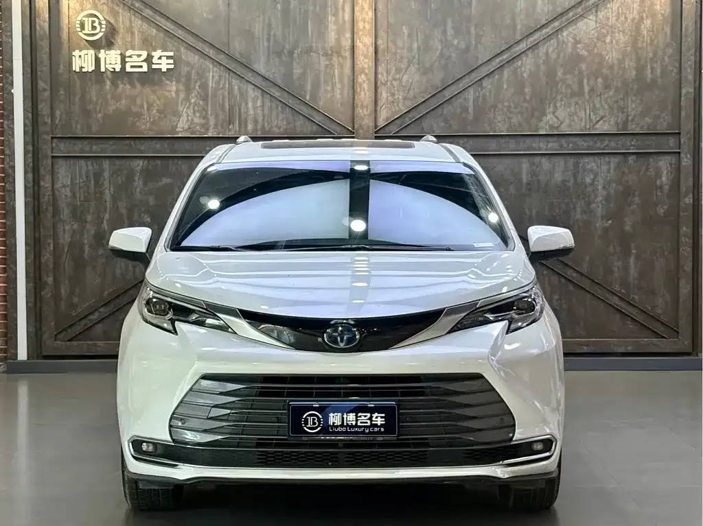 Toyota Sienna — фото 4