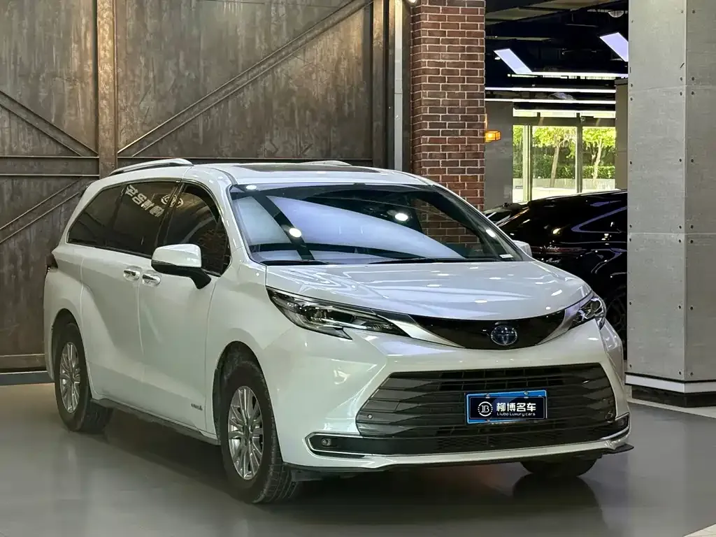 Toyota Sienna — фото 3