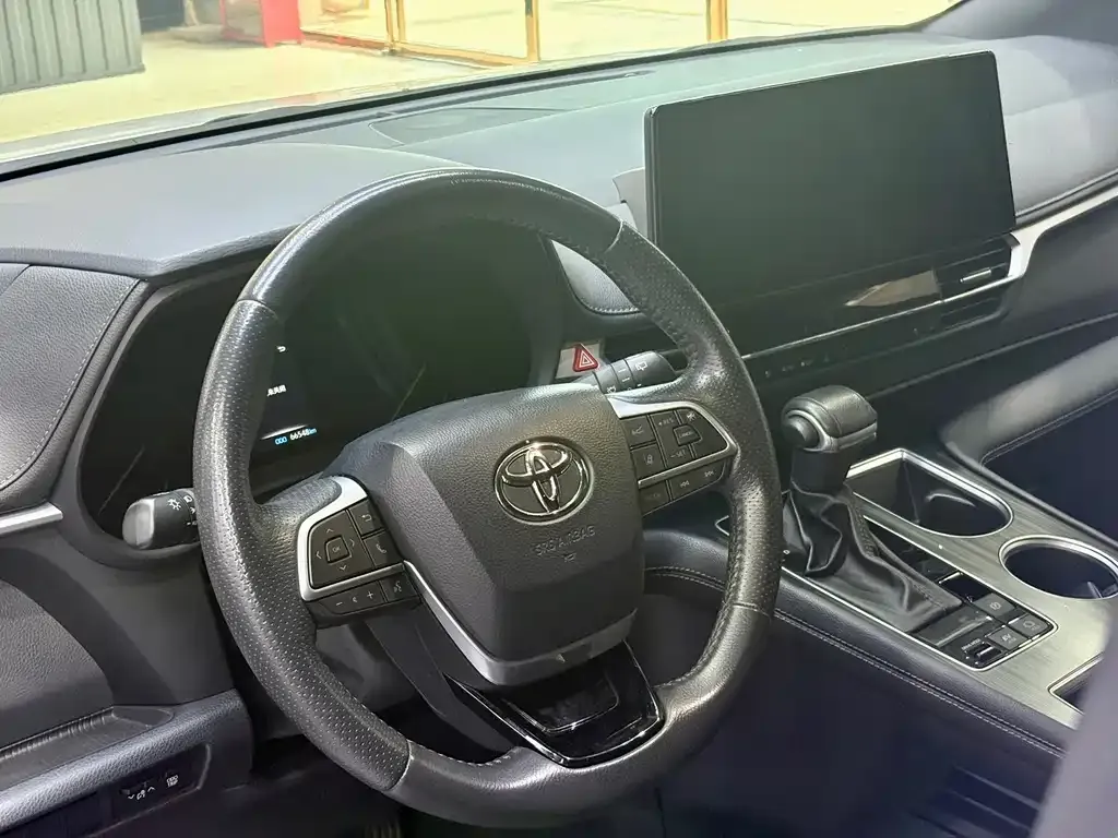 Toyota Sienna — фото 9