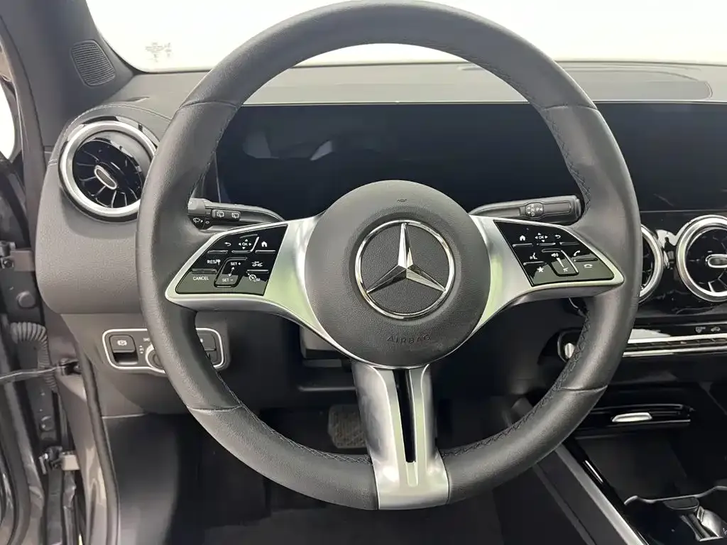 Mercedes-Benz GLB — фото 10