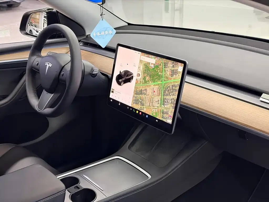 Tesla Model Y — фото 3