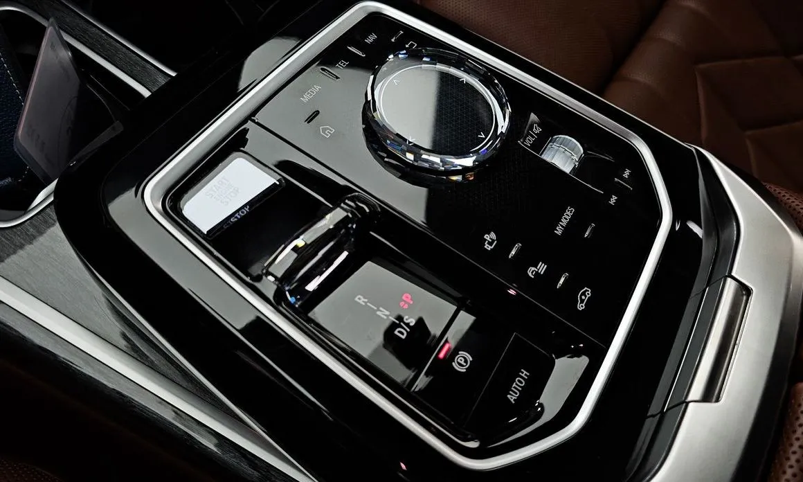 BMW 7-Series — фото 10