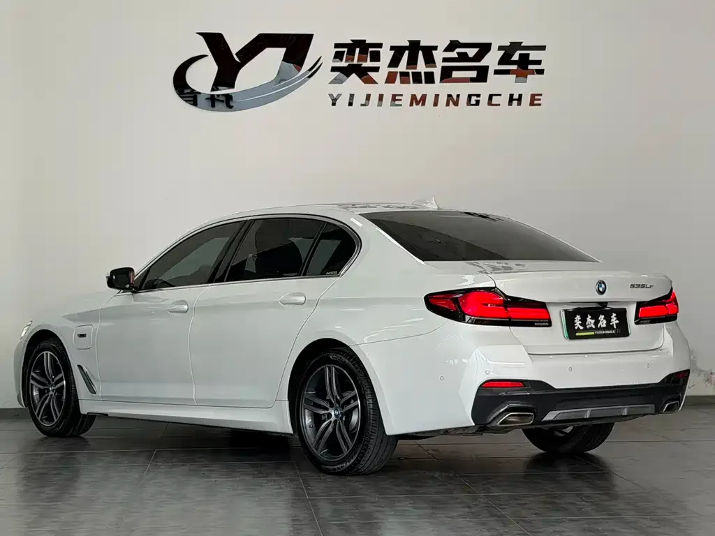 BMW 5 Series New Energy — фото 10